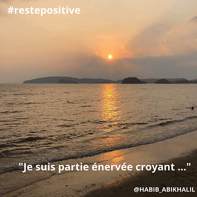 Photo d'un coucher de soleil vu à partir d'une plage